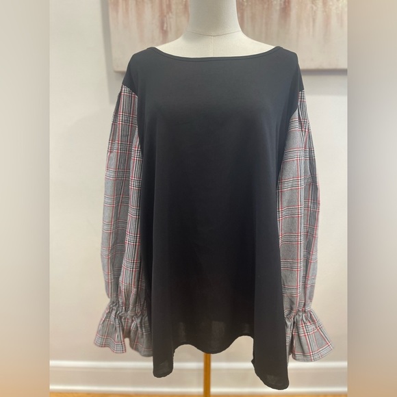 SHEIN Black and Tan Tie‎ Front Ruffled Blouse - Picture 2 of 6